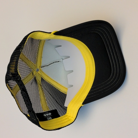 NWT SWAG Batman DC Comics Trucker Hat Adjustable Black Yellow - Picture 7 of 8